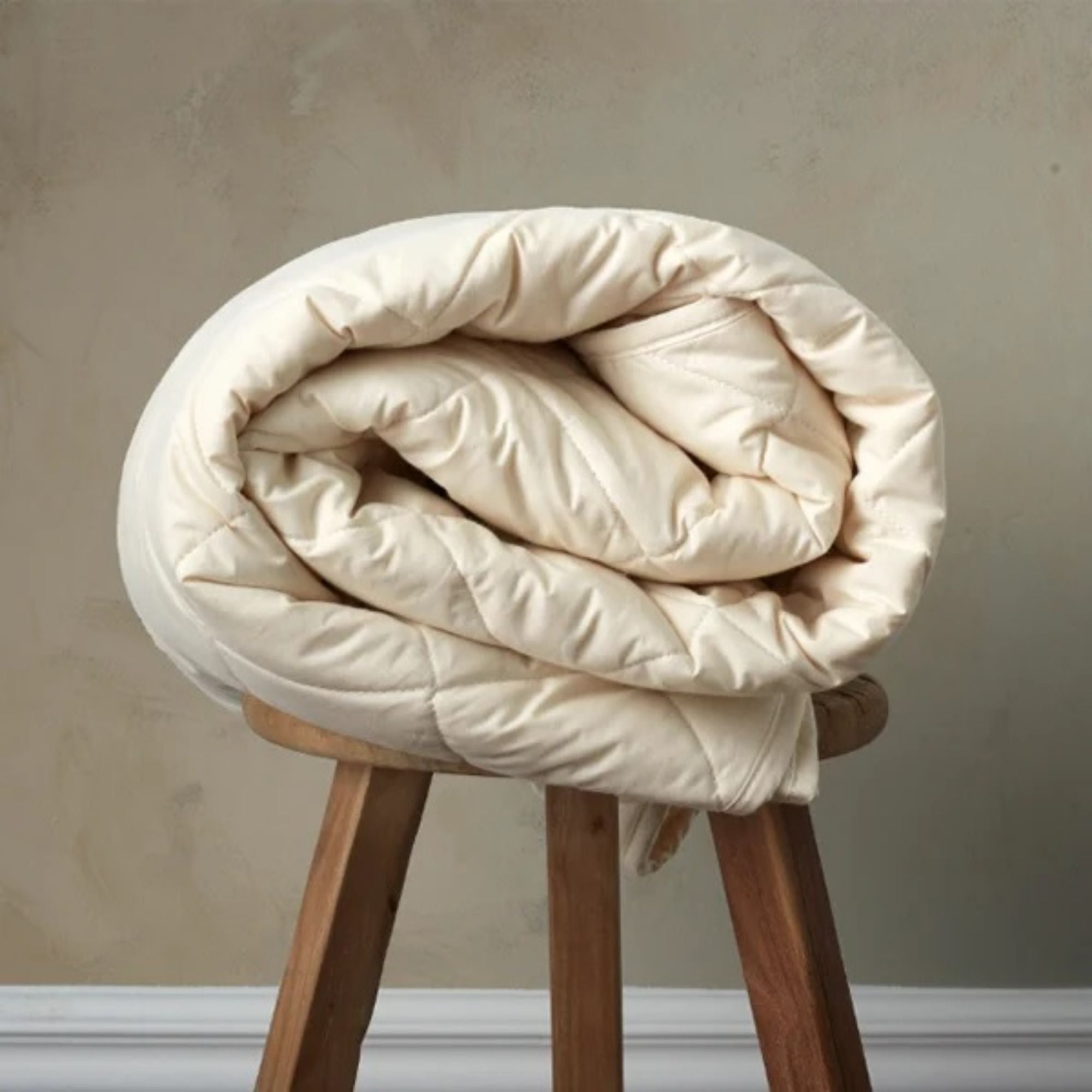 Polyester vs Wool Duvets – How Do They Compare?