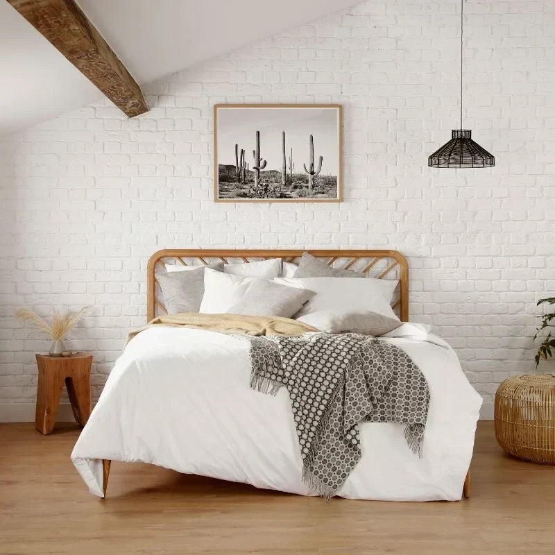 Arinta linen on the bed