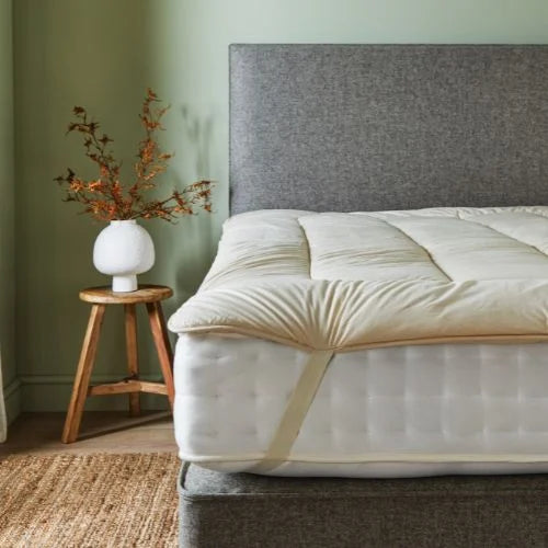 Do wool mattress toppers keep you cool? - Close up picture of mattress topper