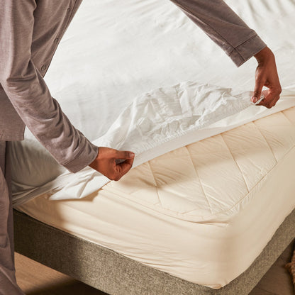 Arinta Organic Cotton Fitted Sheet - White from Woolroom – natural organic cotton bedding for better sleep