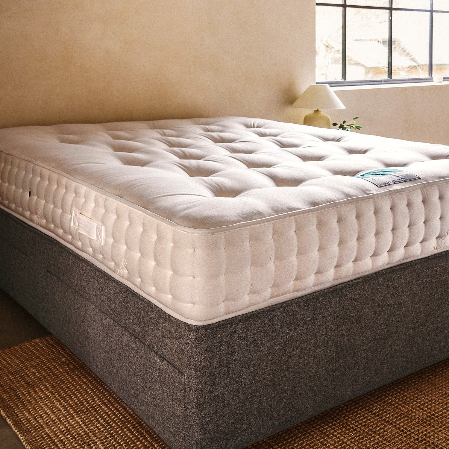 The side view of the Woolroom Beulah mattress.