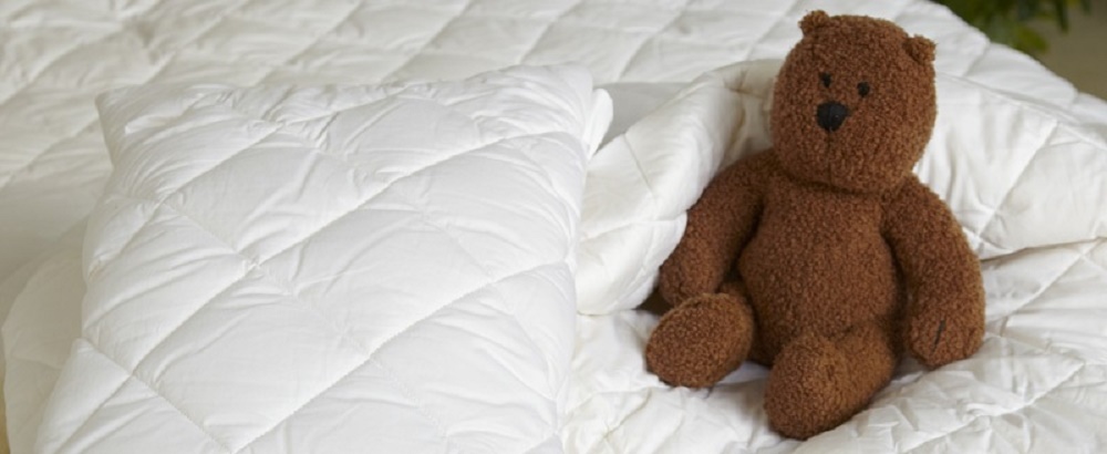 teddybear with a woolroom duvet and pillow