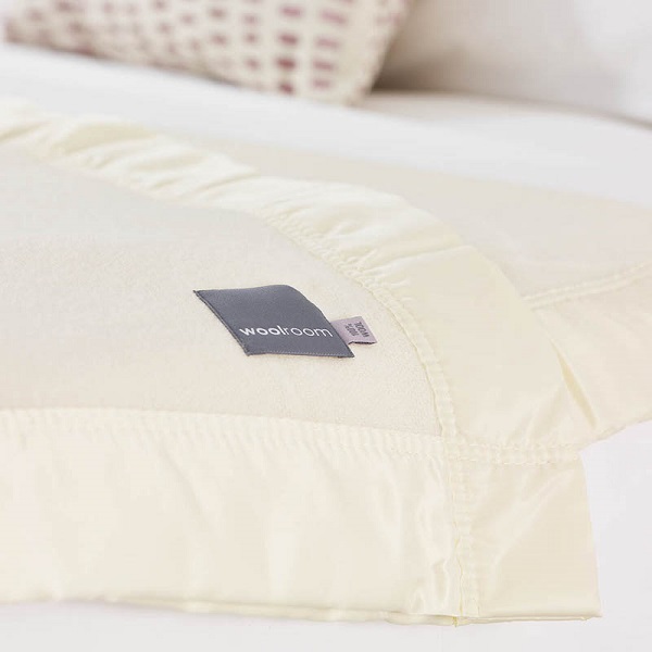 Wharfedale Lambswool Bed Blanket - Pearl